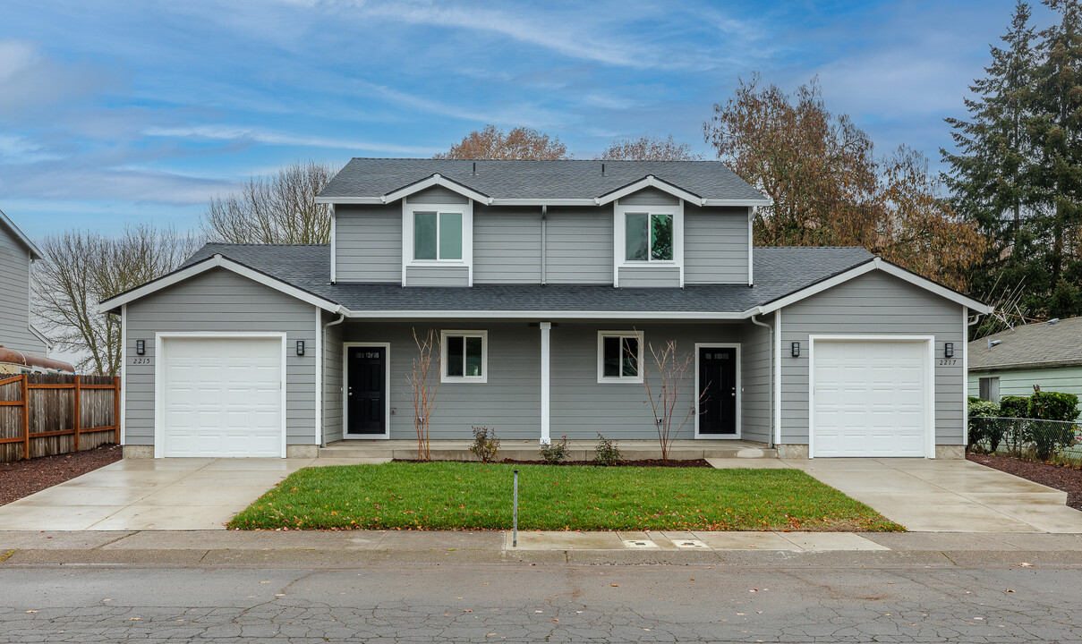 2215 Jefferson Ct SE, Unit 2215 in Albany, OR - Building Photo