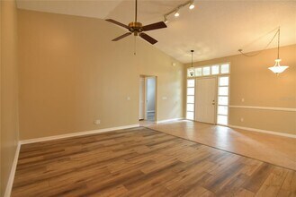 1099 McKinnon Ave in Oviedo, FL - Building Photo - Building Photo