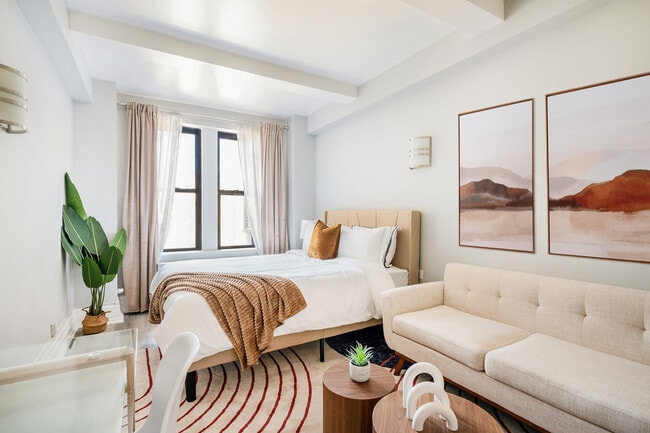 240 W 73rd St in New York, NY - Building Photo - Building Photo