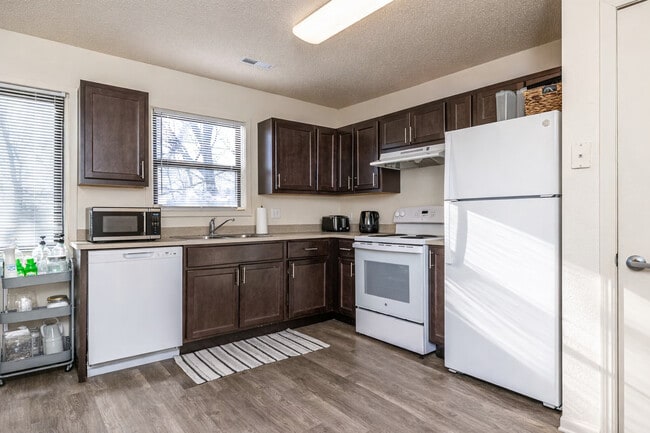 Ridgeview Heights - Newly Renovated Apts! in Kansas City, MO - Building Photo - Building Photo