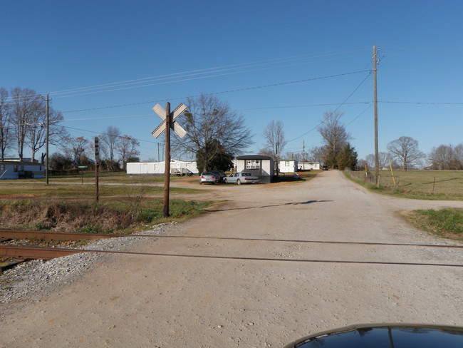 1730 Bowman Hwy in Dewy Rose, GA - Building Photo - Building Photo