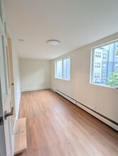 656 Dorchester Ave, Unit 2 in Boston, MA - Foto de edificio - Building Photo