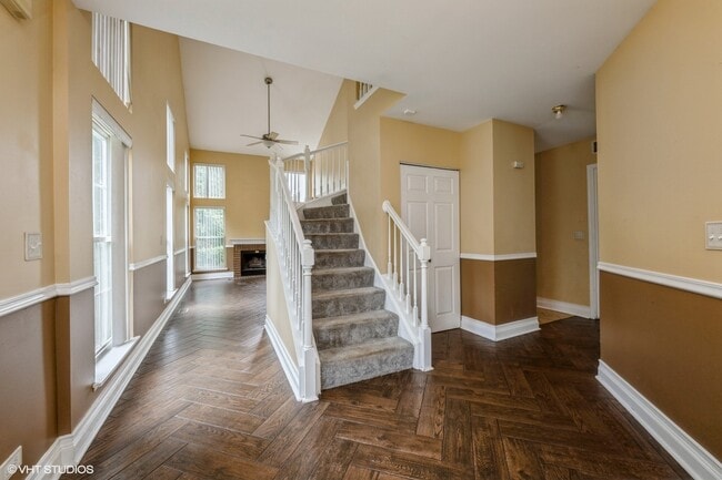8 Dellwood Ct in Algonquin, IL - Building Photo - Building Photo