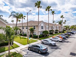 724 Kensington Lake Cir in Brandon, FL - Foto de edificio - Building Photo