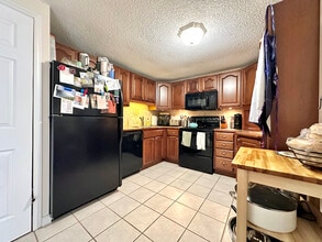 30 Revere Beach Pky, Unit 505 in Medford, MA - Foto de edificio - Building Photo