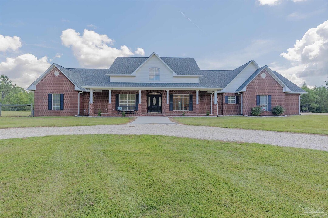 6382 Daniel Griffis Rd in Jay, FL - Building Photo