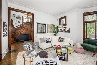 2138 W Caton St in Chicago, IL - Building Photo - Building Photo