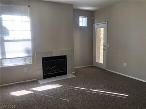 8555 W Russell Rd in Las Vegas, NV - Building Photo - Building Photo