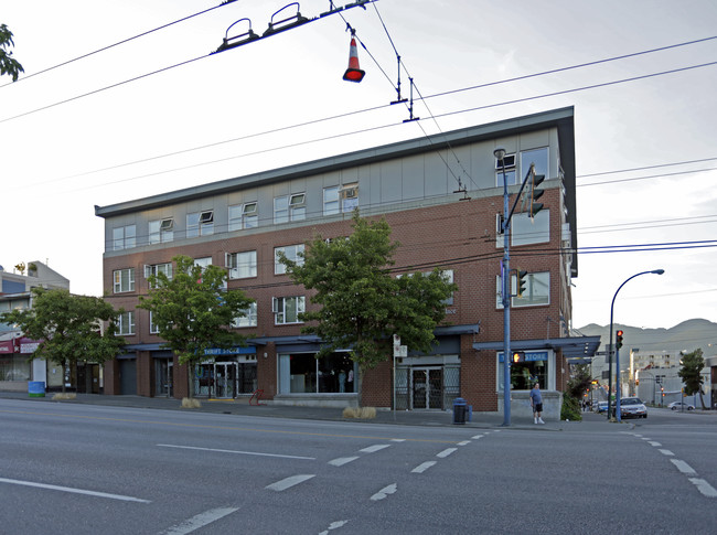 671 E Hastings St in Vancouver, BC - Building Photo - Building Photo