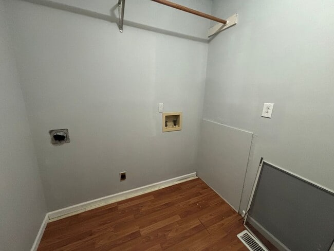 513 N Maple St in Eldon, MO - Foto de edificio - Building Photo