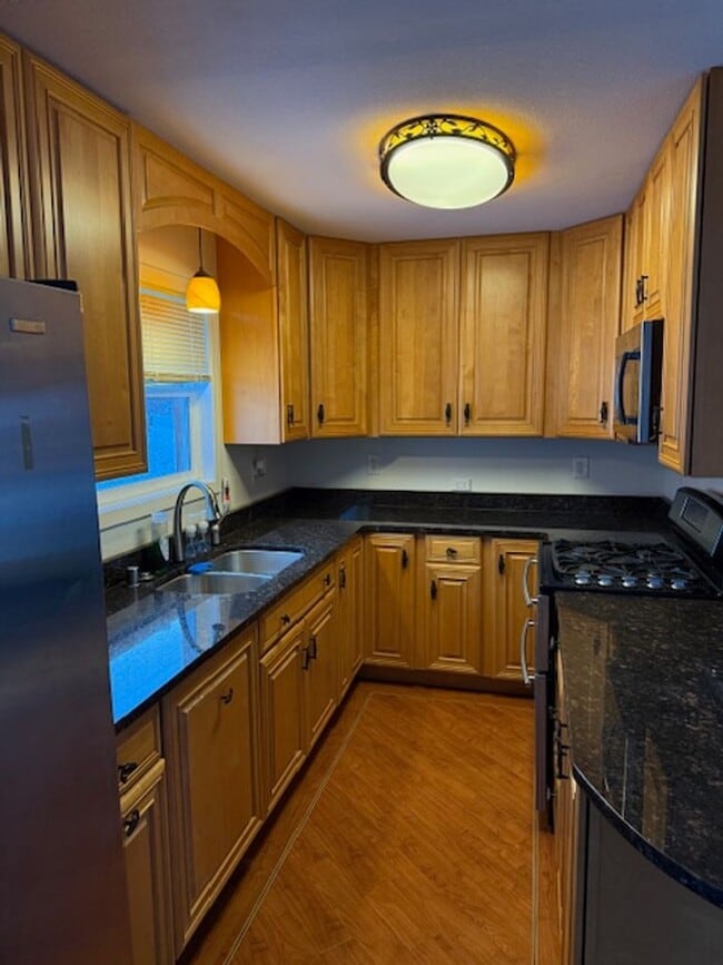 18062 Meadow Creek Dr in Anchorage, AK - Building Photo - Building Photo