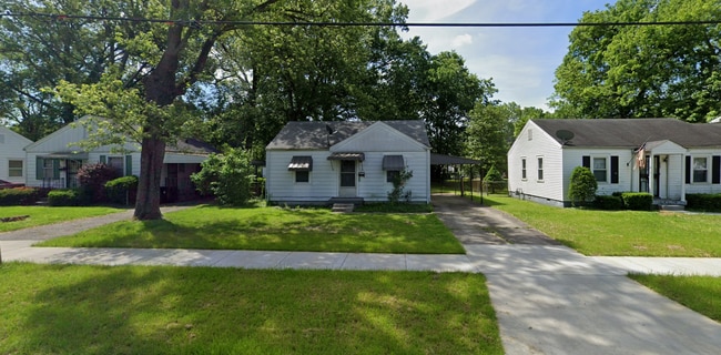 property at 1038 Seelbach Ave