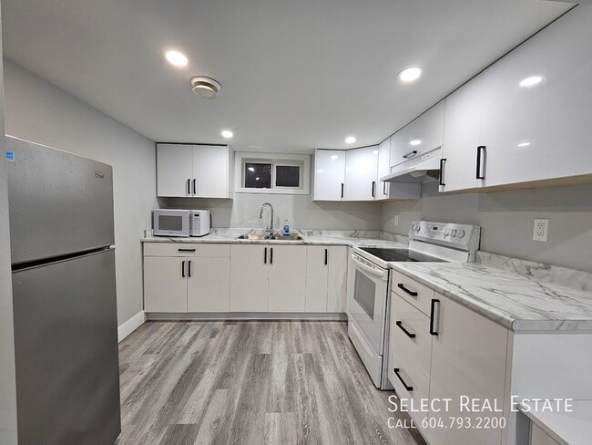 45723 Lewis Ave in Chilliwack, BC - Building Photo - Building Photo