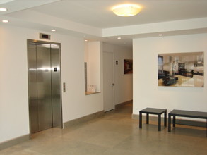 2335 31st Dr in Astoria, NY - Building Photo - Lobby