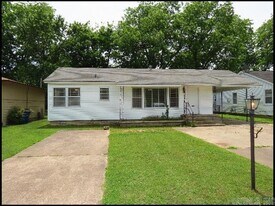 5212 Lynch Dr in North Little Rock, AR - Building Photo