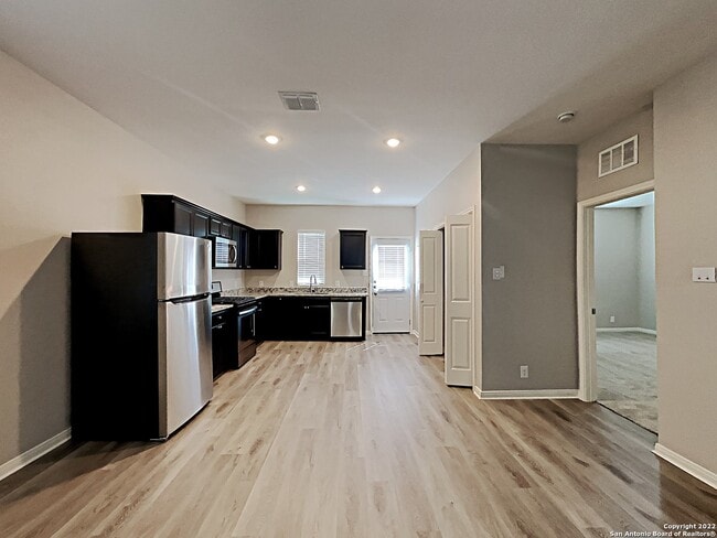 4950 Hallies Gdn in Saint Hedwig, TX - Building Photo - Building Photo