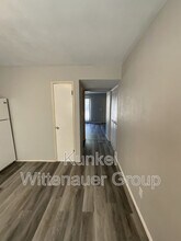 201 W Wesley Dr in O'Fallon, IL - Building Photo - Building Photo