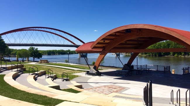 2104 Spring St, Unit 3 in Hastings, MN - Foto de edificio - Building Photo