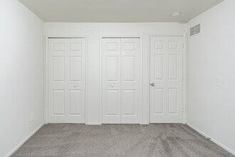 Woodside Manor Apartments in Fraser, MI - Building Photo - Interior Photo