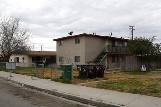 15136-15128 Clover Ave in Moreno Valley, CA - Foto de edificio - Building Photo