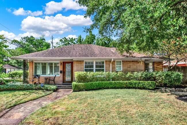 2003 Viking Dr in Houston, TX - Building Photo - Building Photo