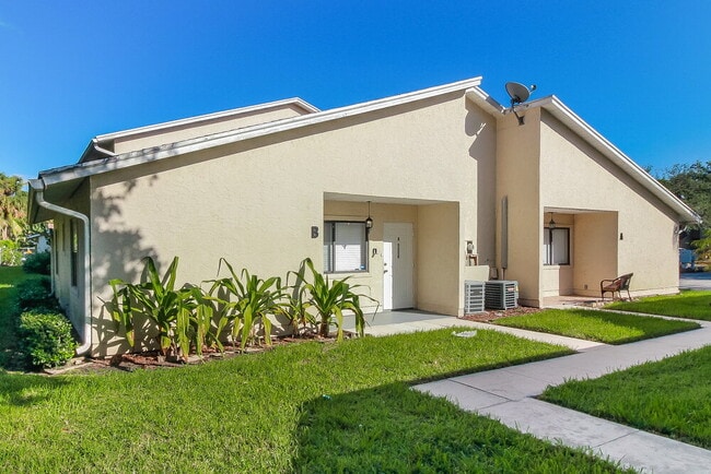 5350 Elmhurst Rd in West Palm Beach, FL - Building Photo - Building Photo