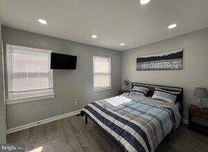 402 N Chapel St in Baltimore, MD - Building Photo - Building Photo