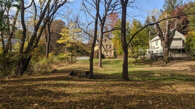 1036 Creek Locks Rd in Rosendale, NY - Building Photo - Building Photo