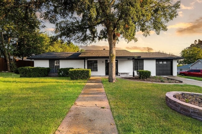property at 218 E 7th St
