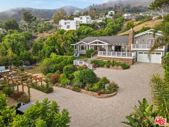 30119 Harvester Rd in Malibu, CA - Building Photo - Building Photo