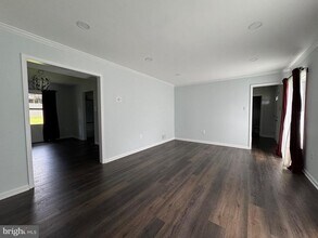 1717 Fallsway Dr in Crofton, MD - Building Photo - Building Photo