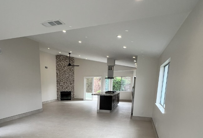 property at 2016 N Nutmeg St