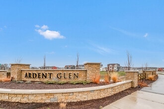 1638 Happy Trails Rd in Verona, WI - Foto de edificio - Building Photo