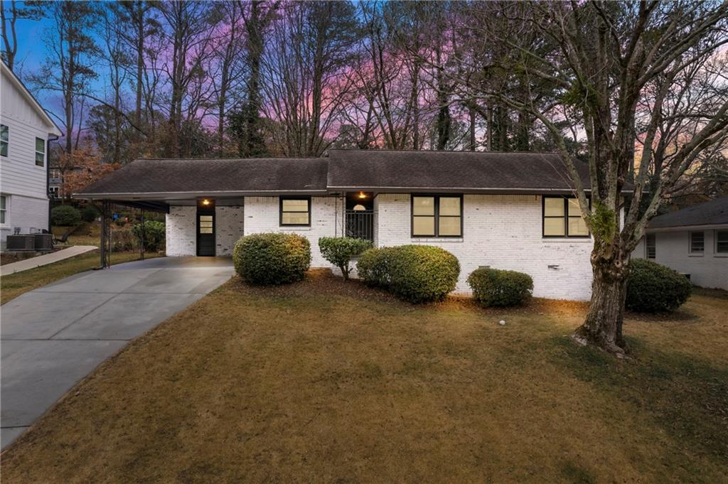 1127 Rogeretta Dr NE in Atlanta, GA - Building Photo