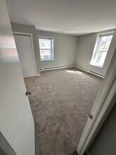 528 W Market St in Perkasie, PA - Building Photo - Building Photo