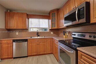 2149 Discovery Cir W in Deerfield Beach, FL - Foto de edificio - Building Photo