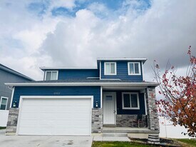 4963 E Silver Ridge Rd, Unit Upstairs in Eagle Mountain, UT - Building Photo