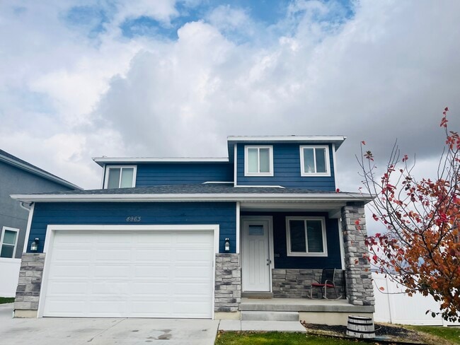 4963 E Silver Ridge Rd, Unit Upstairs