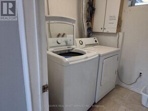 37 Lynnbrook Dr in Toronto, ON - Building Photo - Building Photo