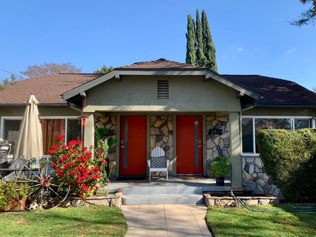 3829 Glenfeliz Boulevard in Los Angeles, CA - Foto de edificio - Building Photo