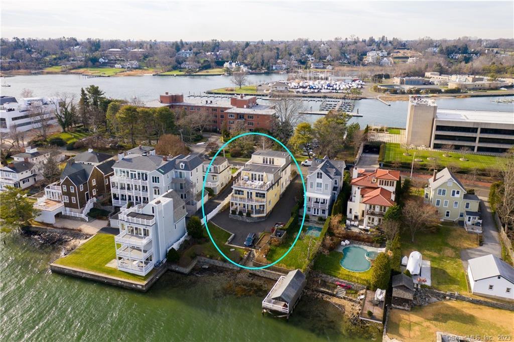 623 Steamboat Rd in Greenwich, CT - Foto de edificio