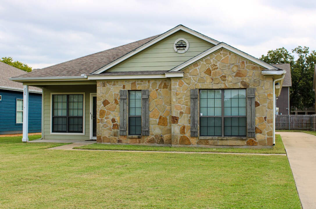 208 Garden Dr in Waco, TX - Building Photo