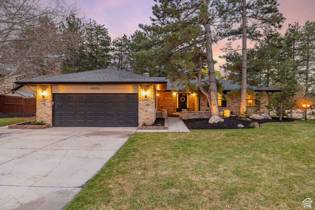 9820 Cameron Pl in Sandy, UT - Building Photo