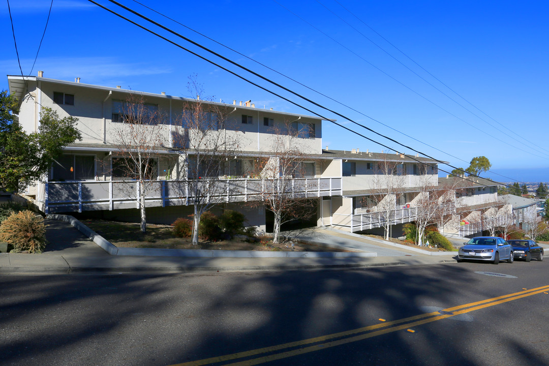 2760 Melendy Dr in San Carlos, CA - Foto de edificio