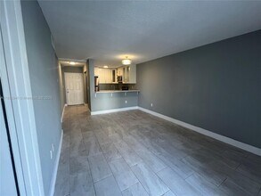 8145 NW 7th St in Miami, FL - Building Photo - Building Photo