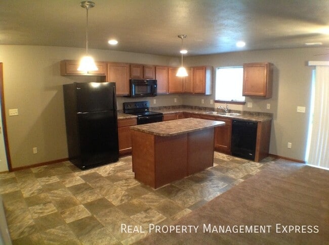 Perfect 2 Story 2 Bedroom Town Home in Har in Harrisburg, SD - Building Photo - Building Photo