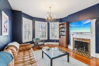 424 Centre St, Unit 2 in Boston, MA - Foto de edificio - Building Photo