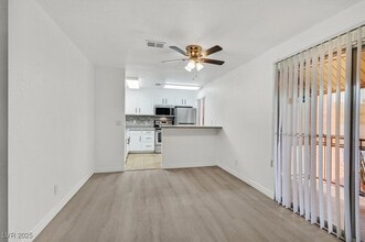 5499 Indian River Dr in Las Vegas, NV - Building Photo - Building Photo