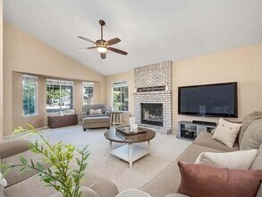 178 N Magnolia Ave in Clovis, CA - Building Photo - Building Photo