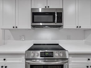 14842 Canyon 1 Rd in Guerneville, CA - Foto de edificio - Building Photo